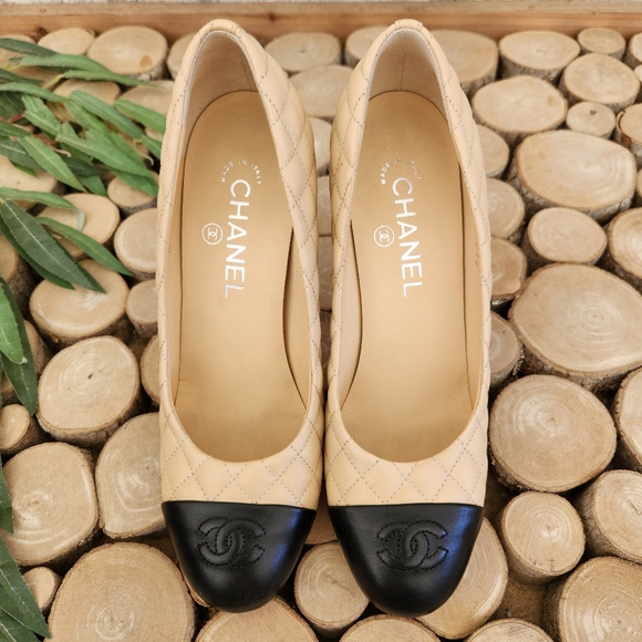 CHANEL Lambskin Quilted CC Cap Toe Pumps - Picture 1 of 16